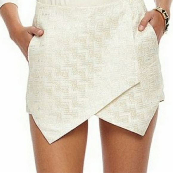 Chelsea  &  Violet Cream/Gold Sparkle Skort Size Large Dressy Classic - Picture 1 of 8